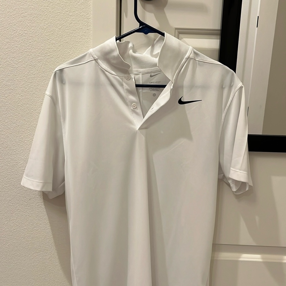 Nike dri-fit golf shirt
Small
White
Hardly worn